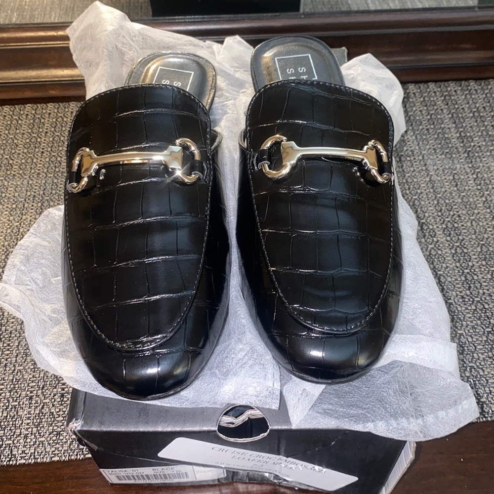 Black crocodile faux leather loafer mule